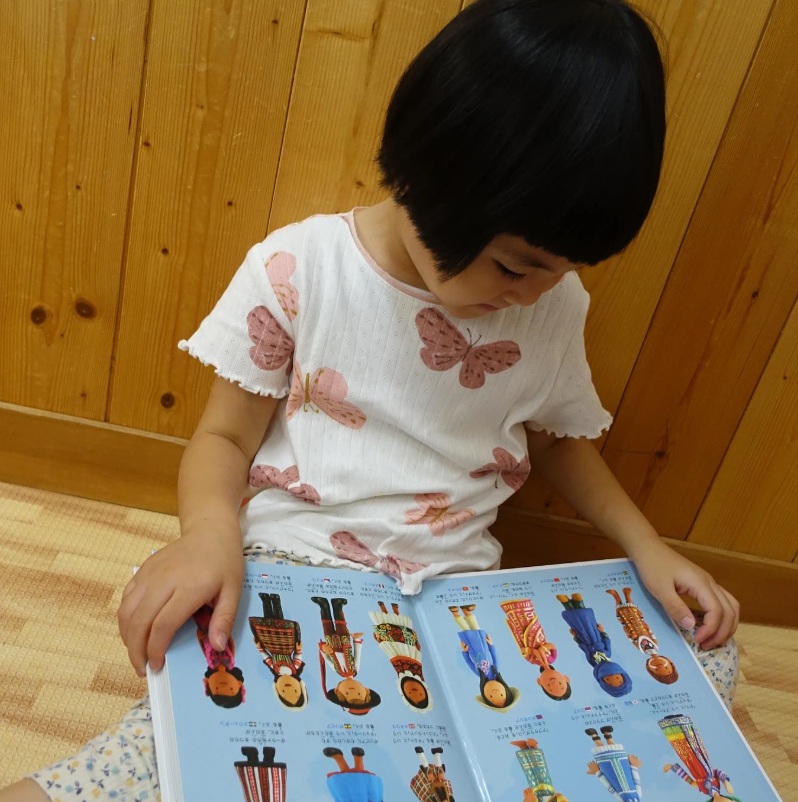 さくらのその保育園　いろいろな国に興味津々
